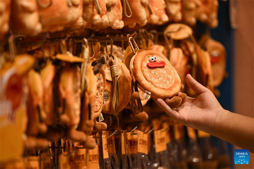 Grand Bazaar em Xinjiang entra em alta temporada turística