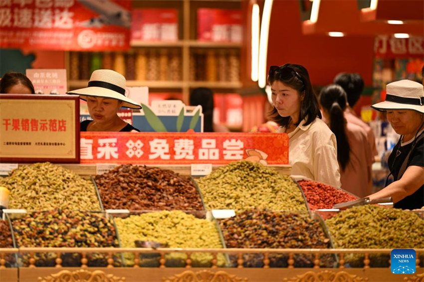 Grand Bazaar em Xinjiang entra em alta temporada turística