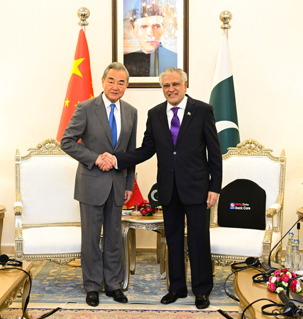 Chanceler chinês realiza diálogo estratégico com seu homólogo paquistanês