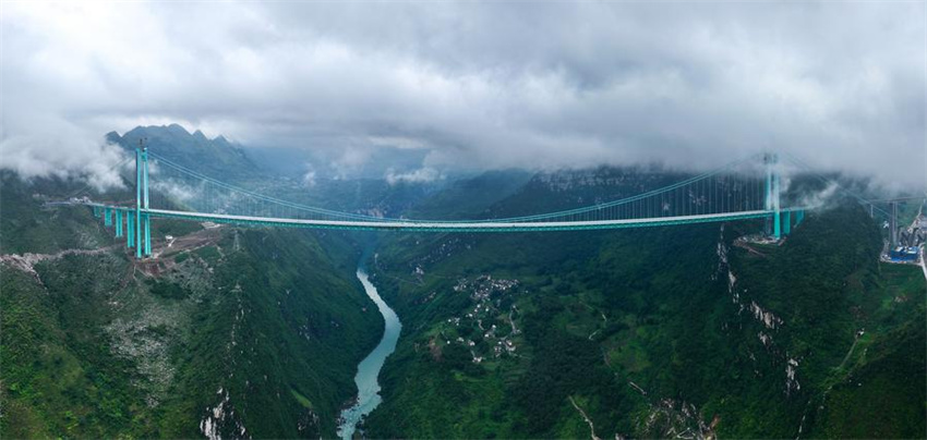 Ponte mais alta do mundo pronta para teste de carga em Guizhou, sudoeste da China