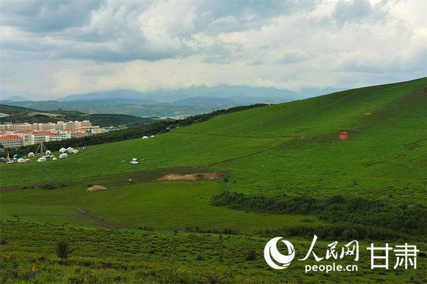 Galeria: paisagens idílicas de pastagens atraem turistas em Gansu