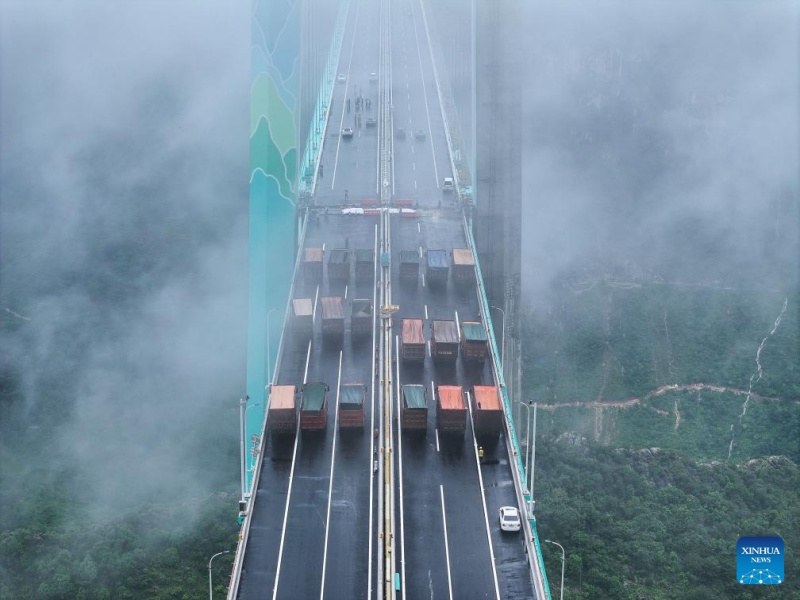 Constru??o da ponte mais alta do mundo inicia importantes testes de carga no sudoeste da China