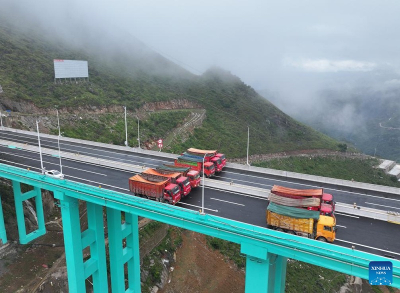 Constru??o da ponte mais alta do mundo inicia importantes testes de carga no sudoeste da China