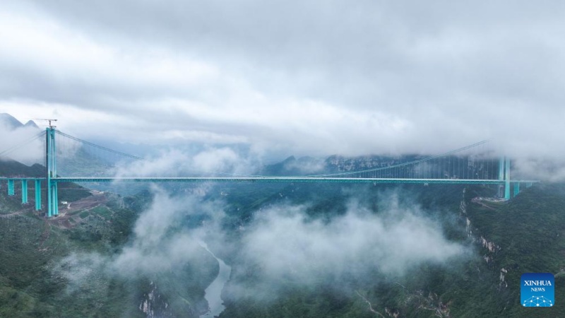 Constru??o da ponte mais alta do mundo inicia importantes testes de carga no sudoeste da China