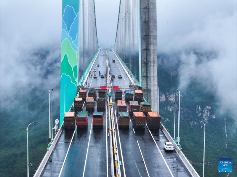 Constru??o da ponte mais alta do mundo inicia importantes testes de carga no sudoeste da China