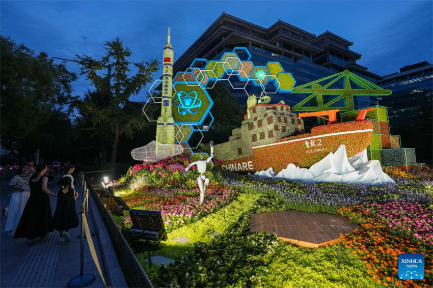 Exibi??es florais enfeitam Beijing antes do desfile do Dia da Vitória