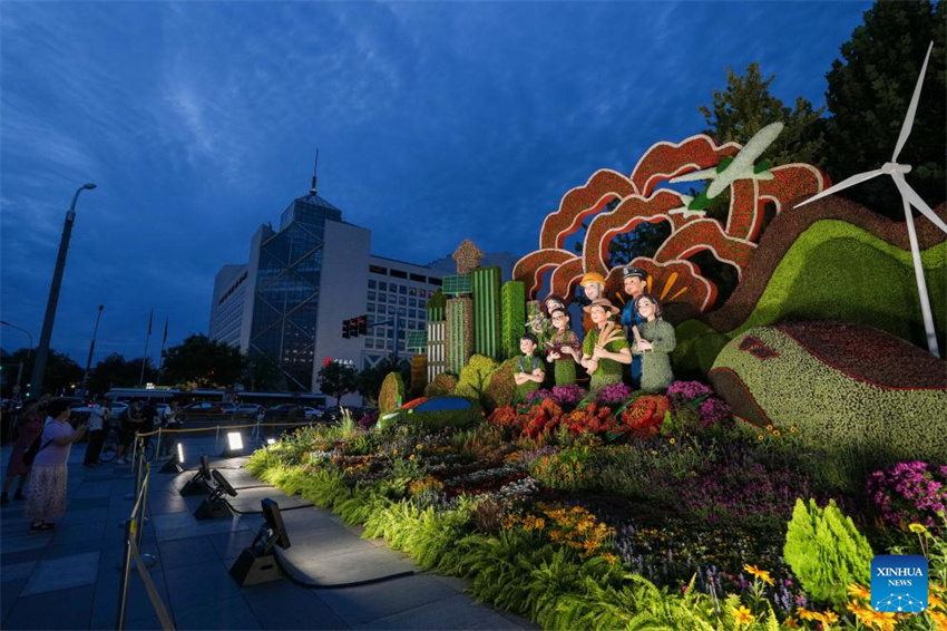 Exibi??es florais enfeitam Beijing antes do desfile do Dia da Vitória