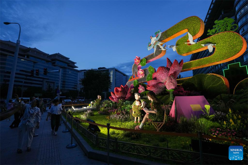 Exibi??es florais enfeitam Beijing antes do desfile do Dia da Vitória