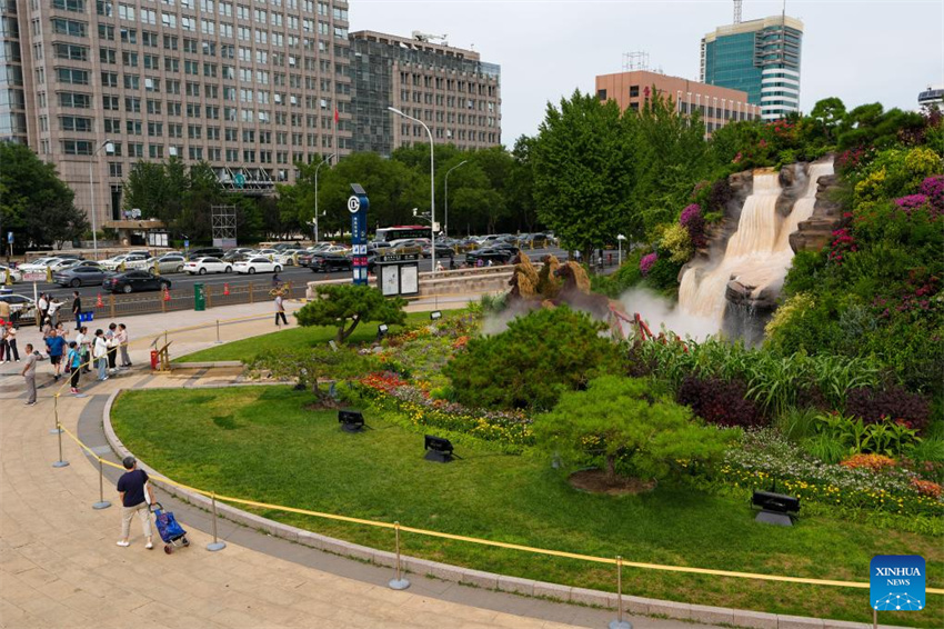 Exibi??es florais enfeitam Beijing antes do desfile do Dia da Vitória