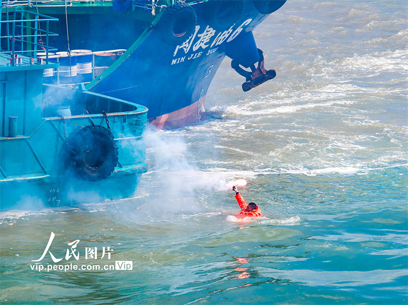 Shandong: Exercício Integrado de Emergência Marítima de Navios Comerciais e de Pesca realizado em Weihai