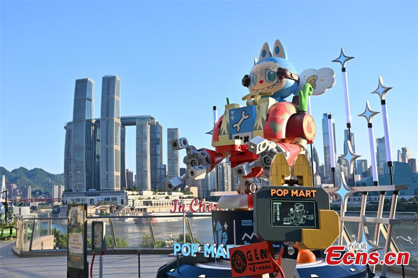 Mecha gigante Labubu estreia em Chongqing