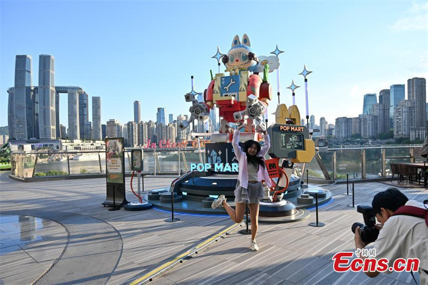 Mecha gigante Labubu estreia em Chongqing