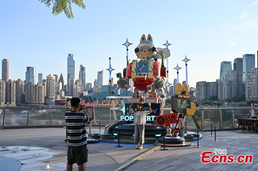 Mecha gigante Labubu estreia em Chongqing