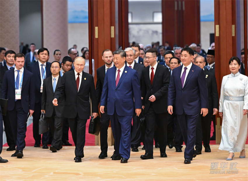 Xi Jinping realiza banquete de boas-vindas para convidados participantes da Cúpula da OCS em Tianjin