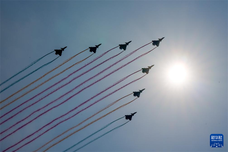 Forma??o da For?a Aérea do ELP marcha pela Pra?a Tian'anmen