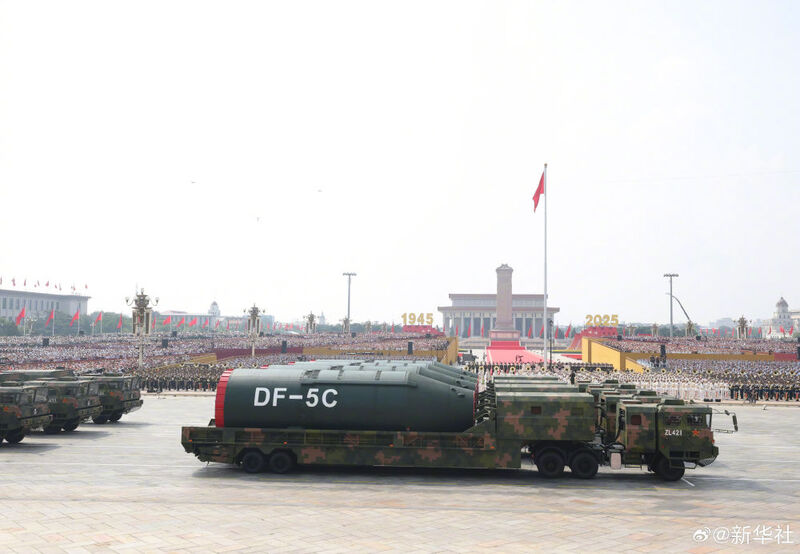 China exibe mísseis nucleares com alcance global em desfile