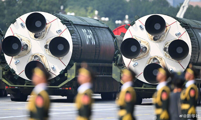 China exibe mísseis nucleares com alcance global em desfile
