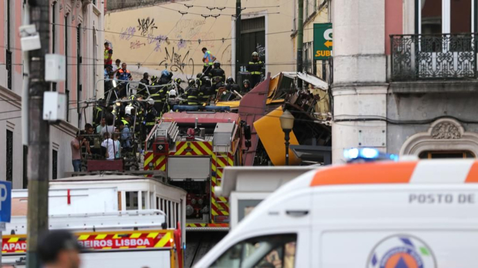 Elevador da Glória, de Lisboa, descarrilha e deixa 15 mortos e 18 feridos