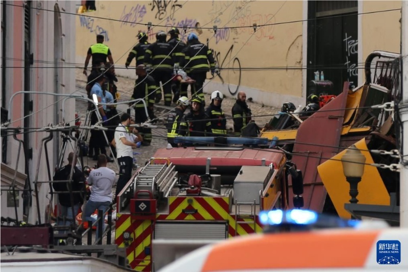Elevador da Glória, de Lisboa, descarrilha e deixa 15 mortos e 18 feridos