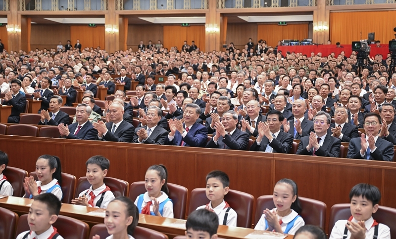 China realiza gala cultural para comemora??es do Dia da Vitória