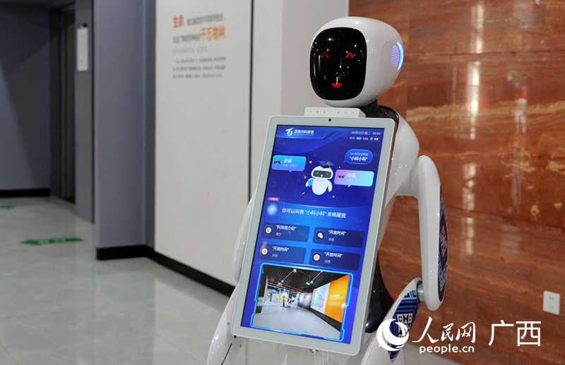 China: primeira aula do novo ano letivo com “novo colega” IA