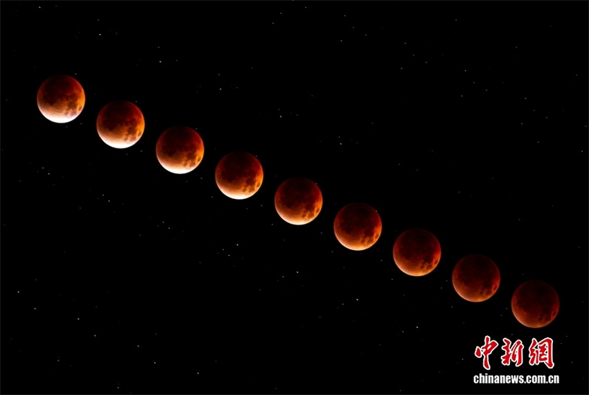 Galeria: “Lua de Sangue” durante eclipse lunar na China