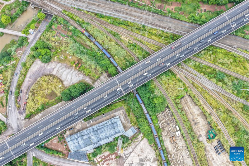 Trem de carga China-Europa vindo do sudoeste da China realiza mais de 3.400 viagens