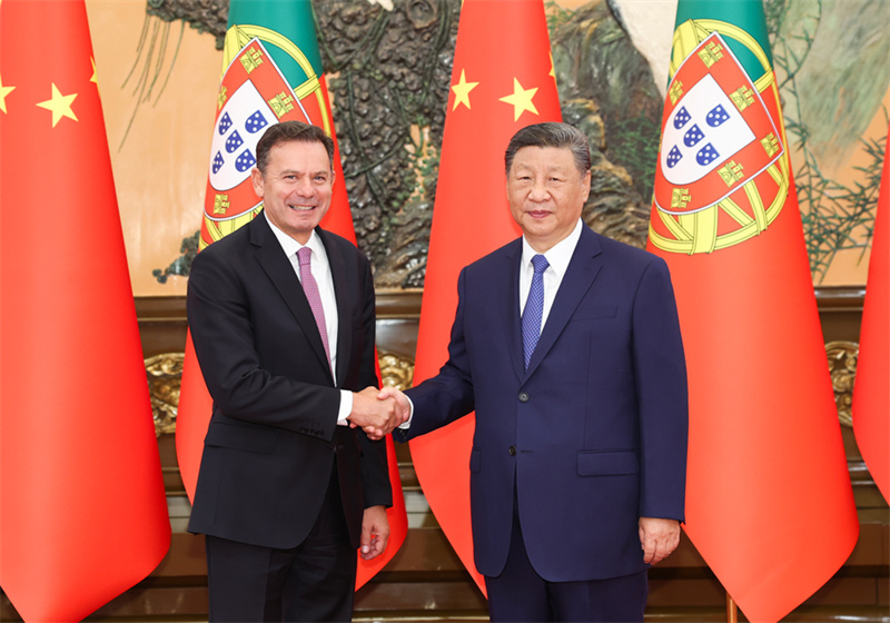 Xi Jinping reúne-se com primeiro-ministro português