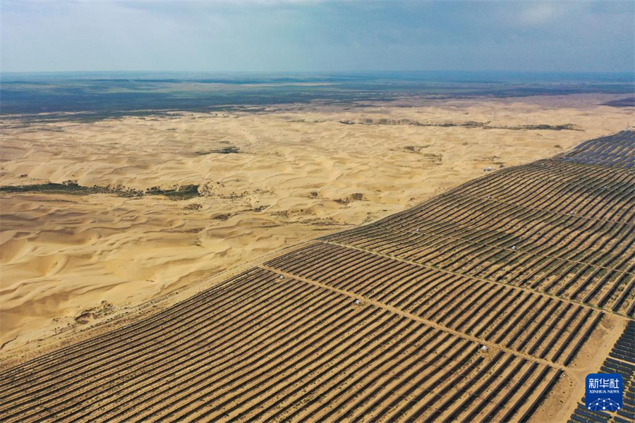 Mongólia Interior: o mar de areia se transforma em “mar azul” em Dalate
