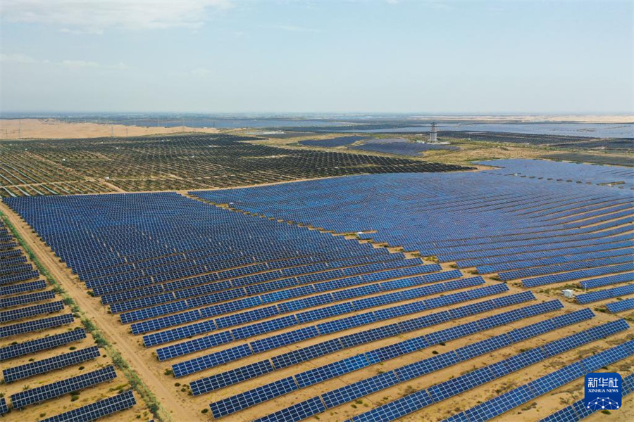 Mongólia Interior: o mar de areia se transforma em “mar azul” em Dalate