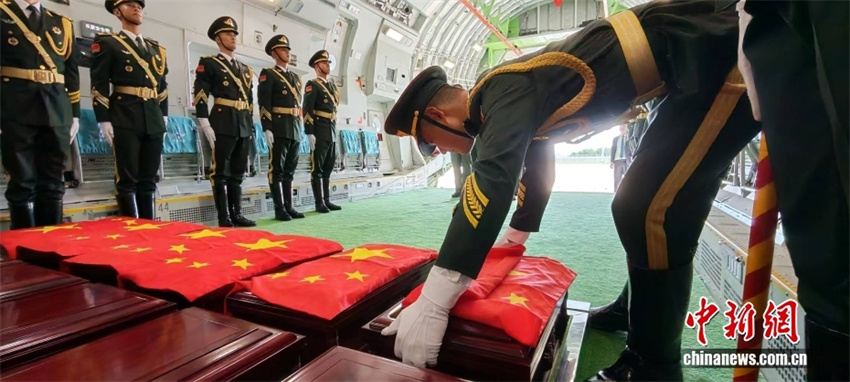 Restos mortais de 30 mártires chineses na Guerra da Coreia retornam à terra natal vindos da Coreia do Sul