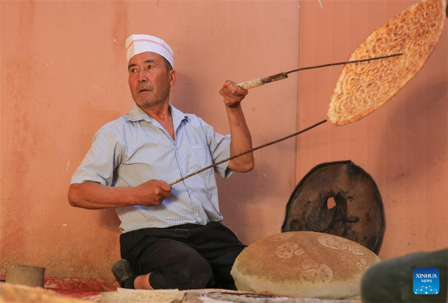 Técnicas tradicionais de fabrica??o de naan herdadas e desenvolvidas em Xinjiang