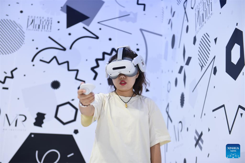 Produtos de alta tecnologia expostos na CIFTIS em Beijing