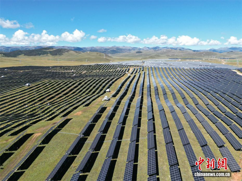 Base fotovoltaica a mais de 4.000 metros de altitude torna-se 