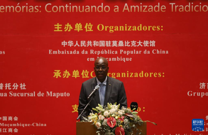 Exposi??o fotográfica realizada em Maputo para marcar 50o aniversário das rela??es diplomáticas China-Mo?ambique