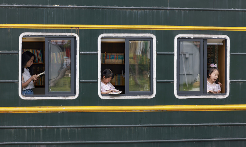 “Biblioteca no trem” promove prazer da leitura