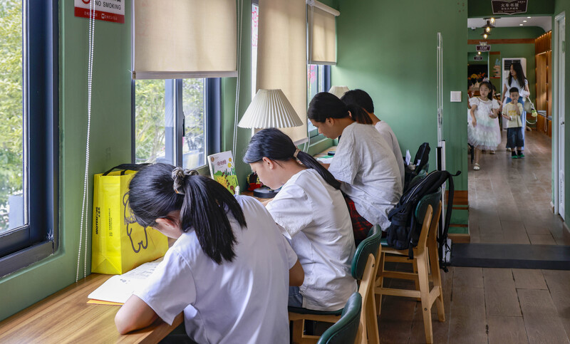 “Biblioteca no trem” promove prazer da leitura