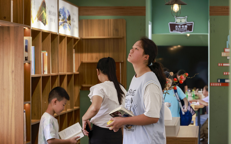 “Biblioteca no trem” promove prazer da leitura