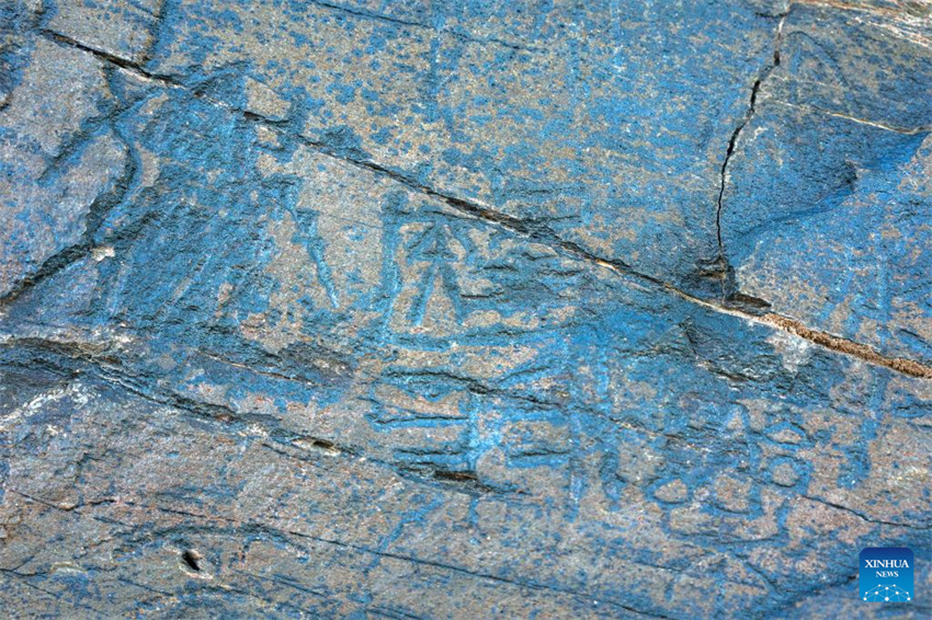 China descobre pedra gravada da dinastia Qin em altitude máxima no Planalto Qinghai-Tibete