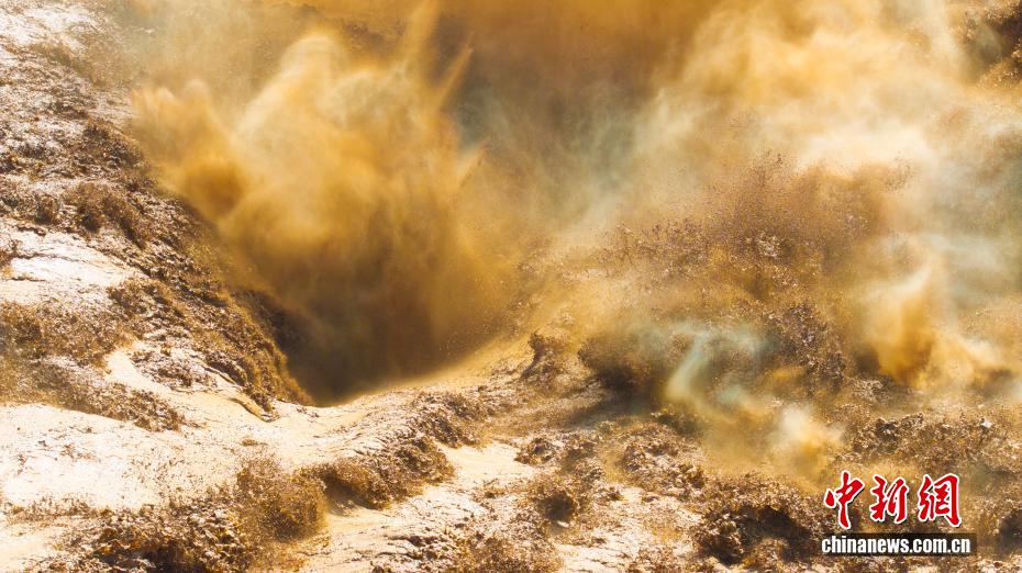 Galeria: Cachoeira Hukou atravessa melhor período de observa??o