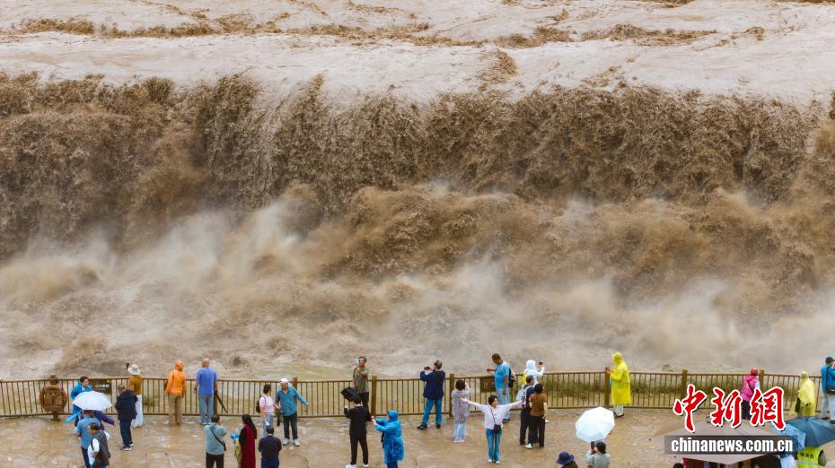Galeria: Cachoeira Hukou atravessa melhor período de observa??o