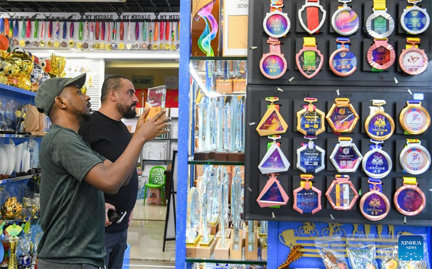 Yiwu registra aumento de pedidos de produtos esportivos