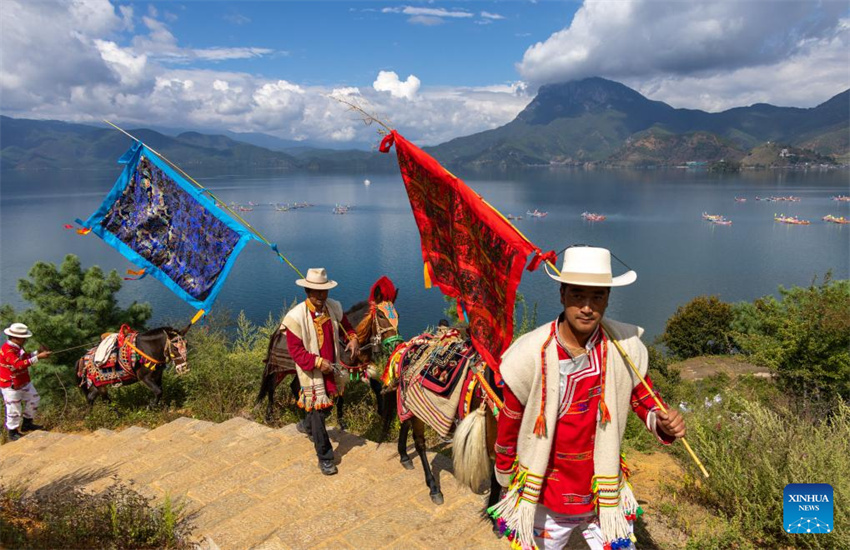 Primeiro festival de circunavega??o de montanhas e lagos no Lago Lugu come?a em Sichuan, sudoeste da China