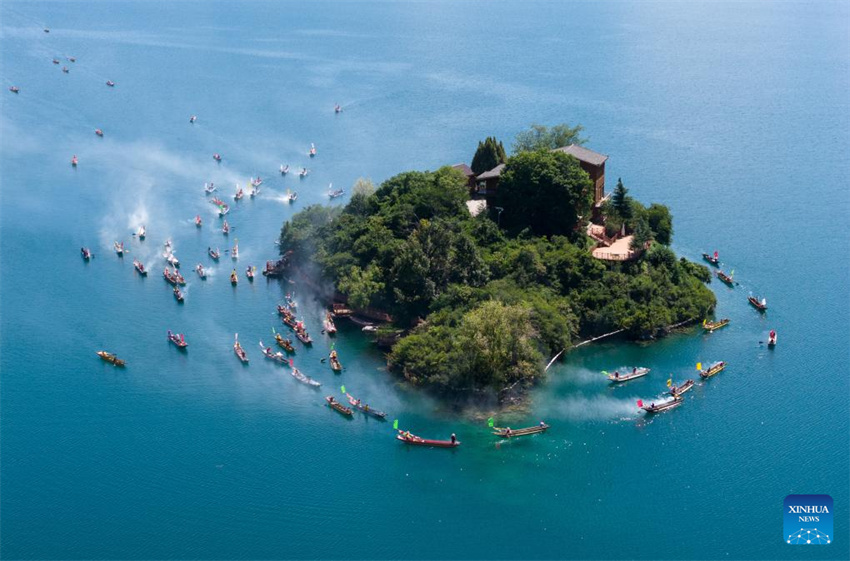 Primeiro festival de circunavega??o de montanhas e lagos no Lago Lugu come?a em Sichuan, sudoeste da China