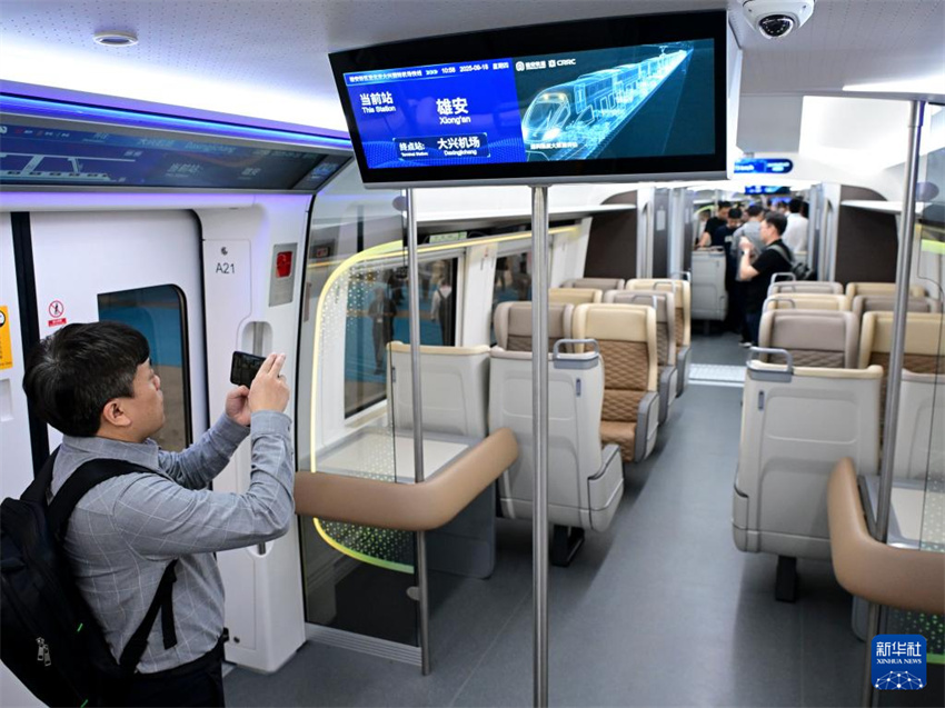 Trem urbano inteligente de padr?o chinês estreou em Qingdao e será utilizado na Linha Expressa Beijing-Xiong'an