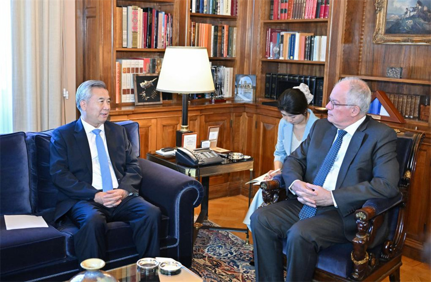 Alto funcionário do PCCh promete aprofundar coopera??o ganha-ganha com Grécia