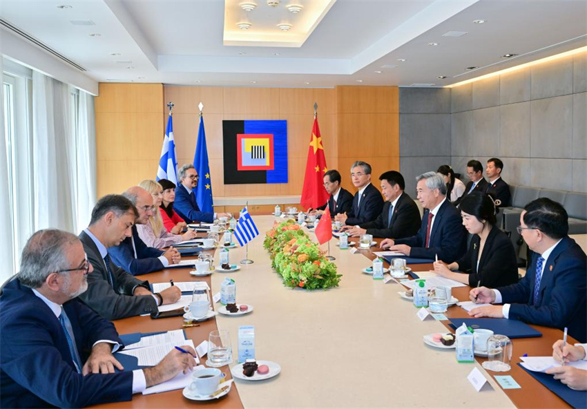 Alto funcionário do PCCh promete aprofundar coopera??o ganha-ganha com Grécia