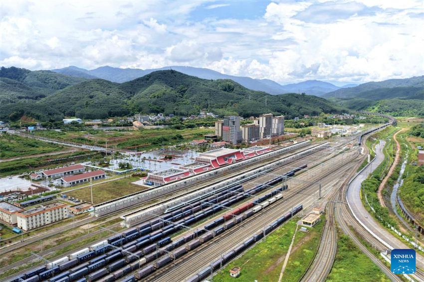 Ferrovia China-Laos movimenta mais de 67 milh?es de toneladas de carga