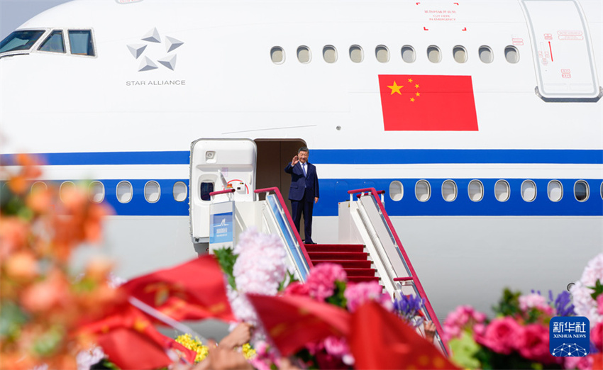 Xi Jinping lidera delega??o central a Urumqi para 70o aniversário da Regi?o Aut?noma Uigur de Xinjiang