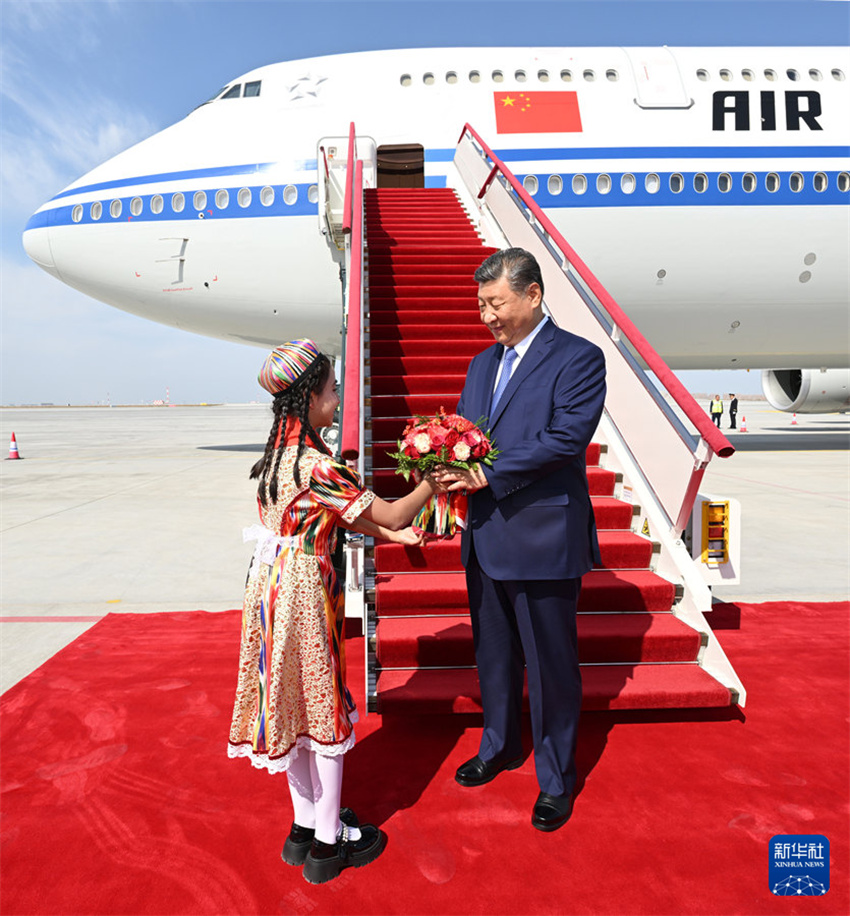 Xi Jinping lidera delega??o central a Urumqi para 70o aniversário da Regi?o Aut?noma Uigur de Xinjiang